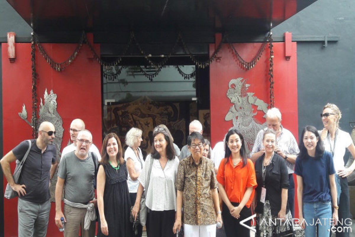 Puluhan Wisatawan 25 Negara Kunjungi Museum OHD