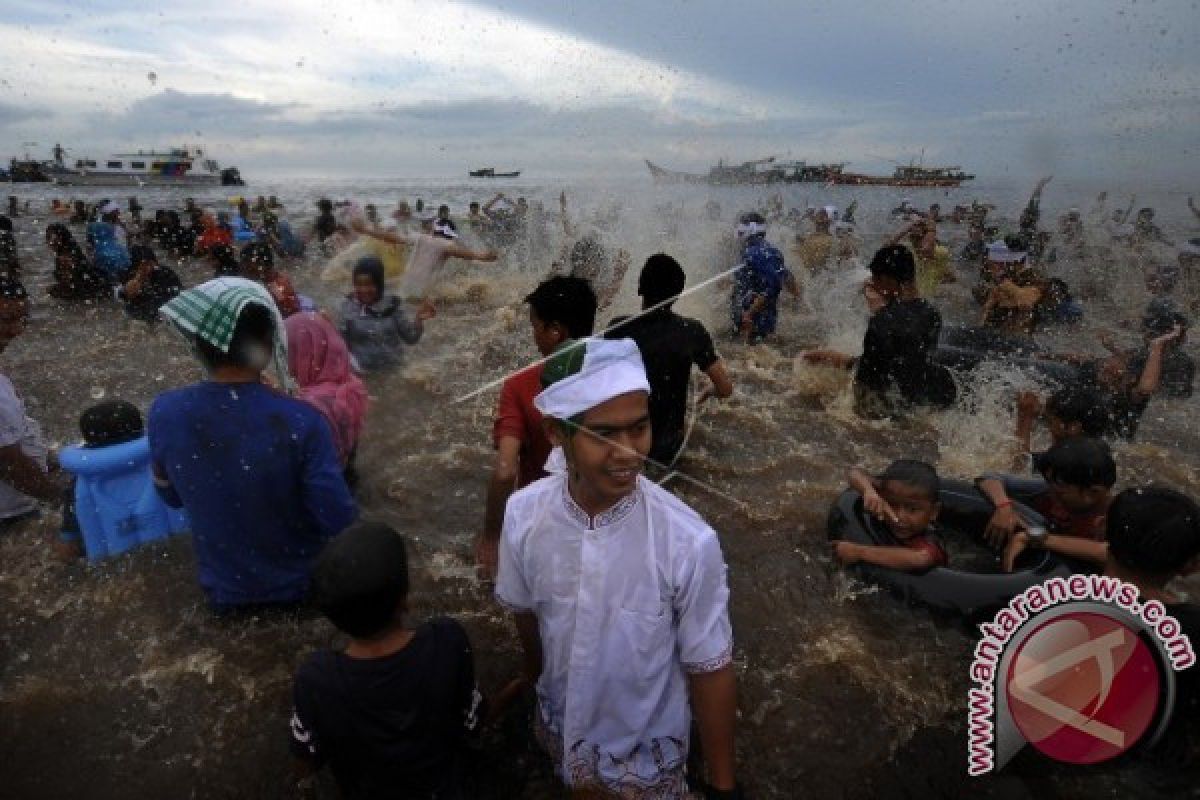 Mandi safar jadi perekat keberagaman