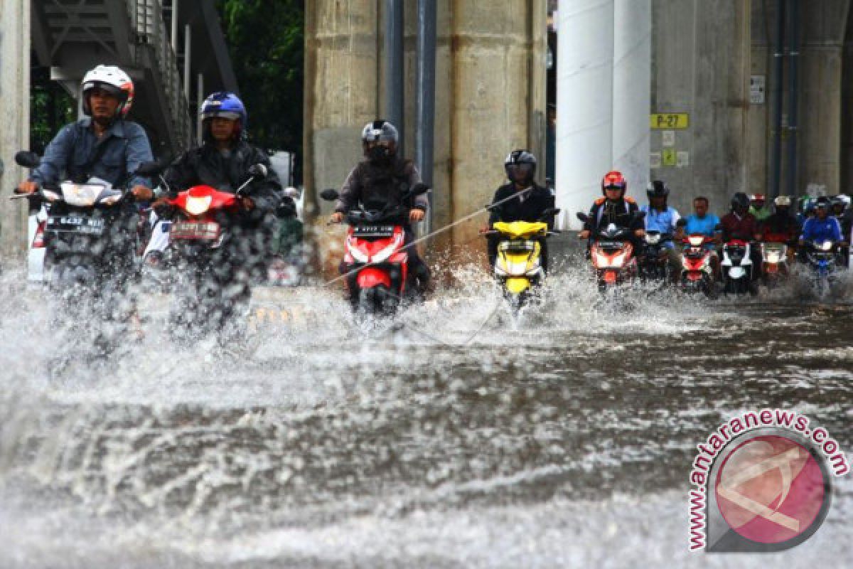 DKI Jakarta menyiagakan seluruh pompa air antisipasi banjir kiriman