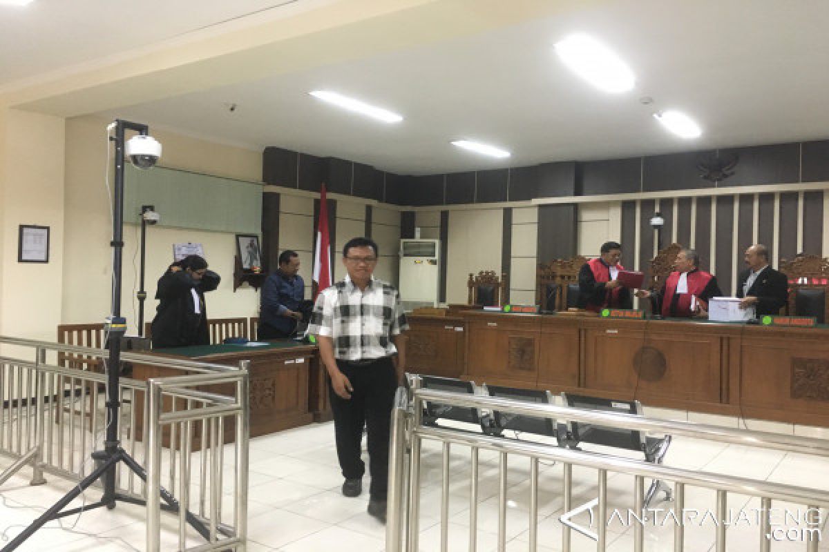 Penyedia alkes RSUD Kardinah Tegal mengaku dimintai fee