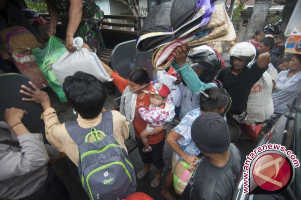 Ribuan Pengungsi Gunung Agung di Badung Memilih Pulang