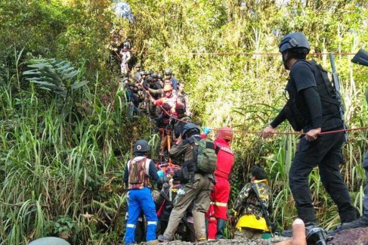 Evakuasi jenazah Brigadir Firman terkendala cuaca 