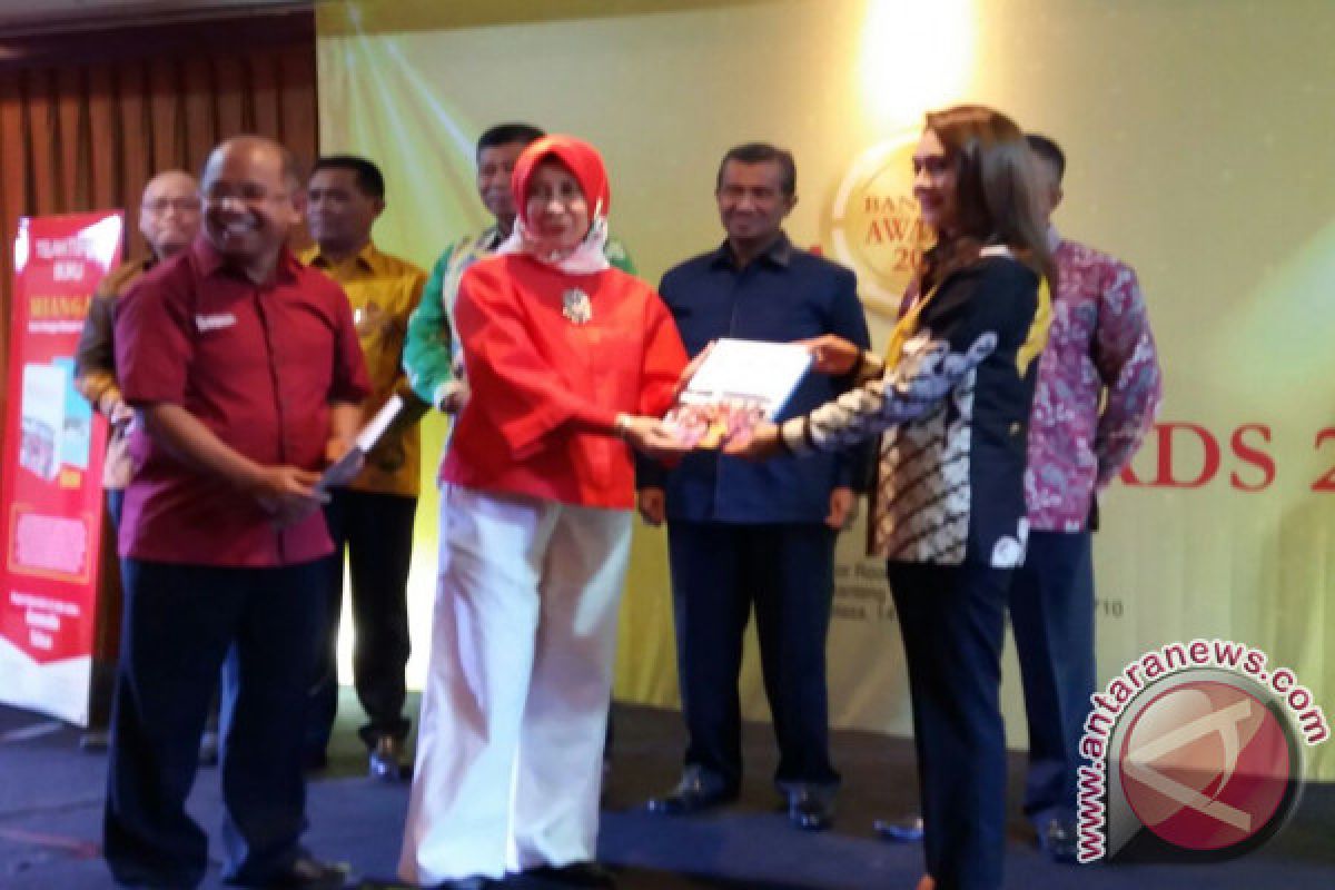 BERANDA - Bupati Talaud Dapat Anugerah Bandara Awards