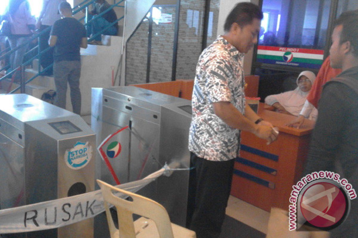 Pintu Otomatis Pelabuhan Karimun Rusak