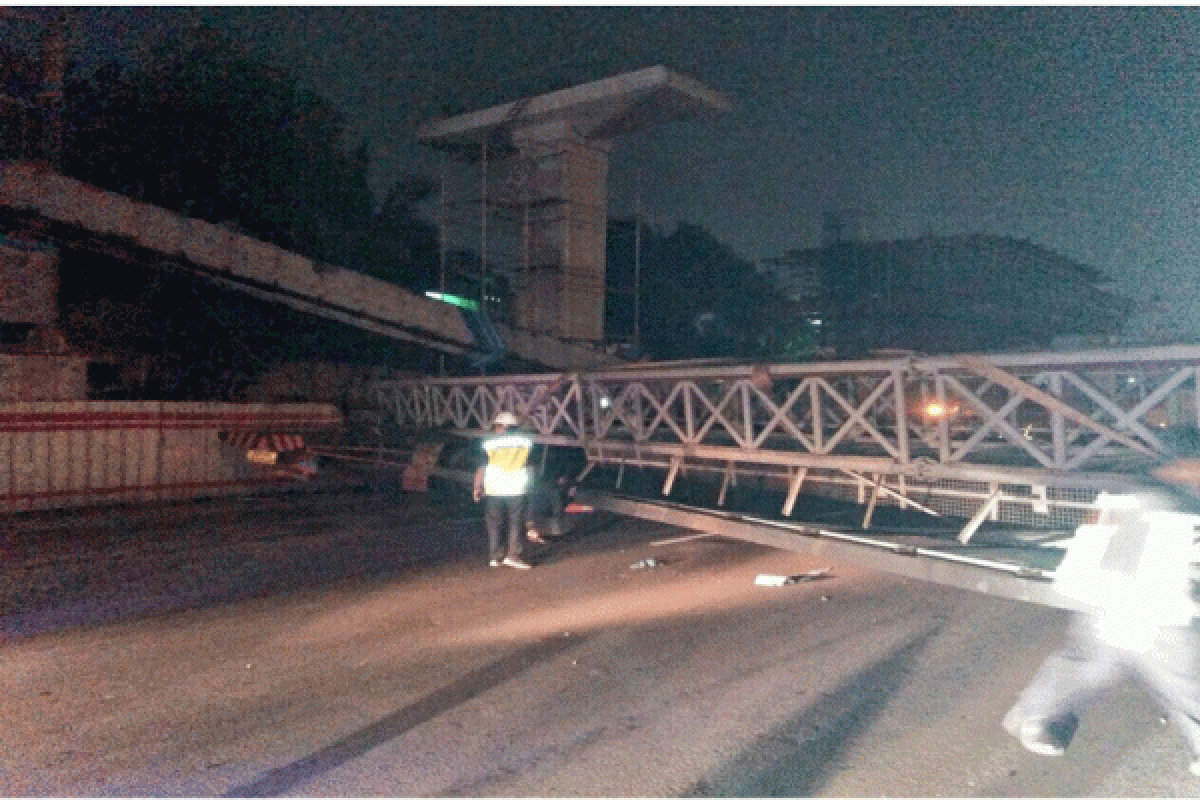 'Crane' jatuh di Jatinegara, 4 tewas