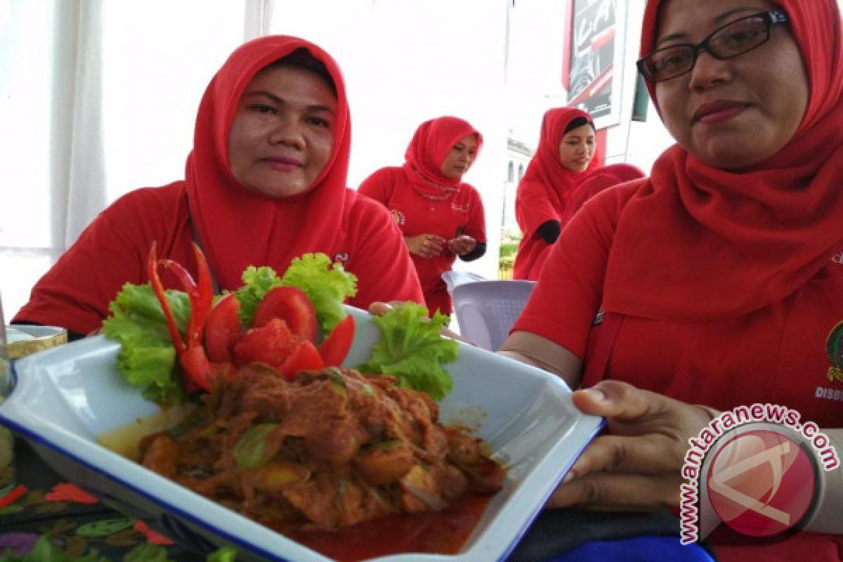 Masyarakat Tampilkan Kuliner Khas Tabagsel