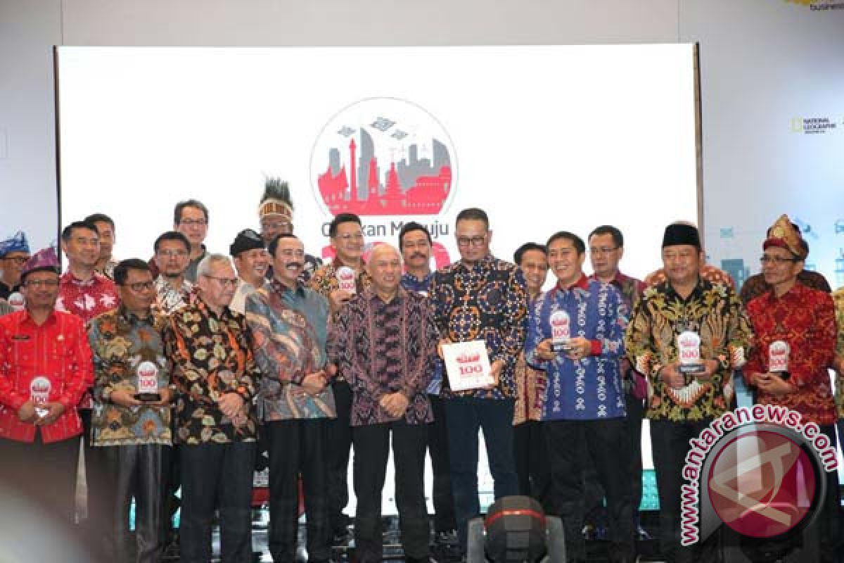 Makassar Terima Penghargaan Smart City Award 