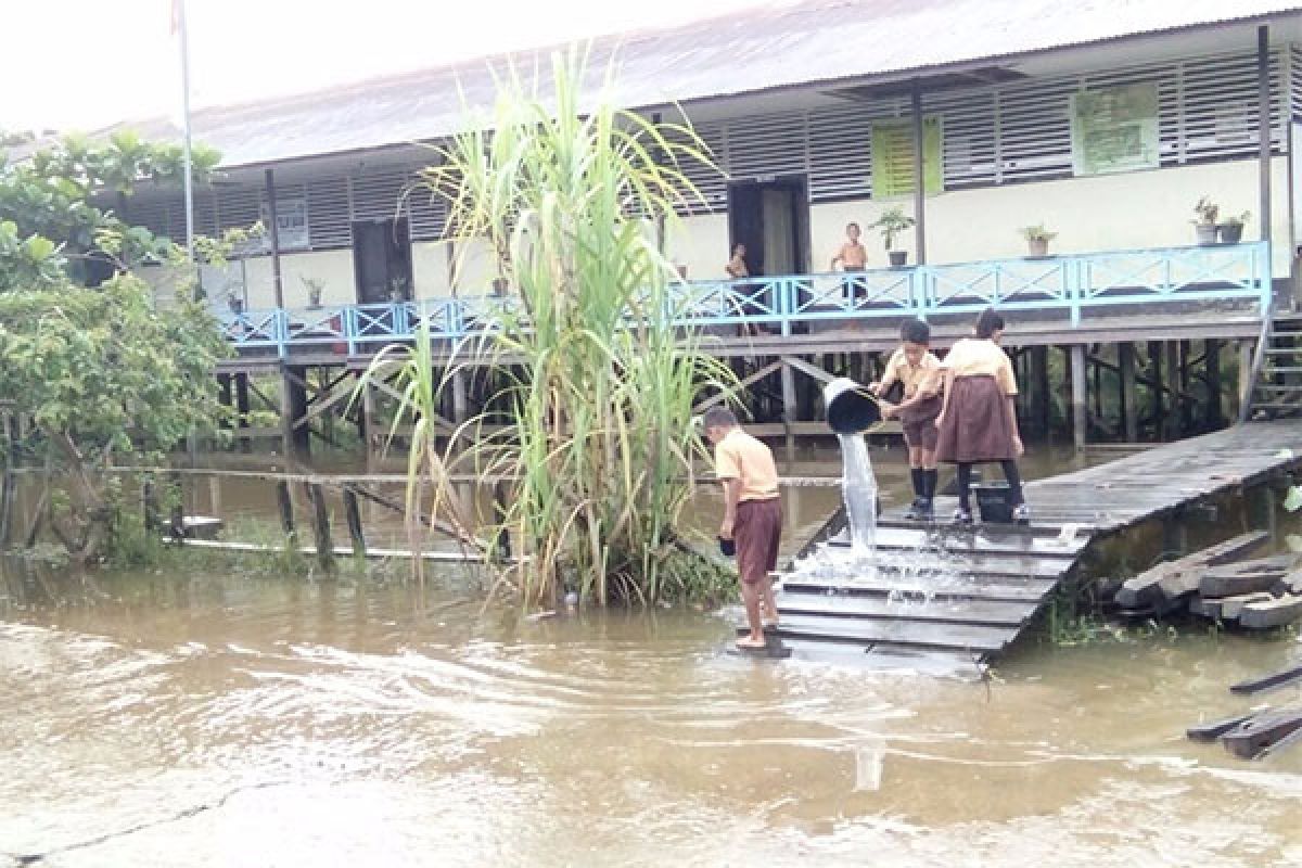 Sebanyak 180 Desa Di Kapuas Hulu Masih Terendam Banjir