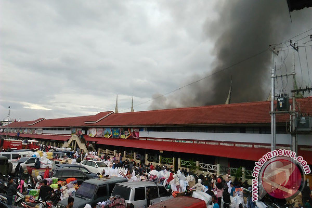 Musibah Lagi, Pasar Aur Kuning Bukittinggi Terbakar