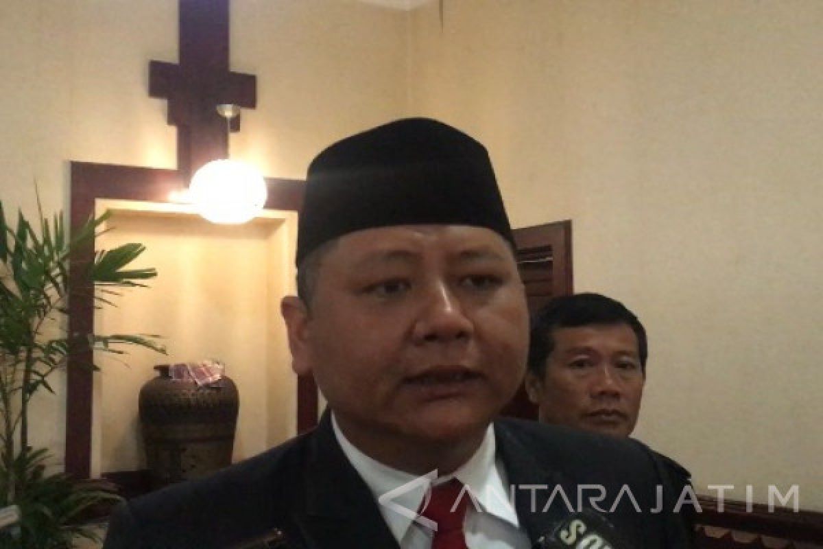 Gaji PNS ke-13 Tunggu Keputusan Wali Kota Surabaya