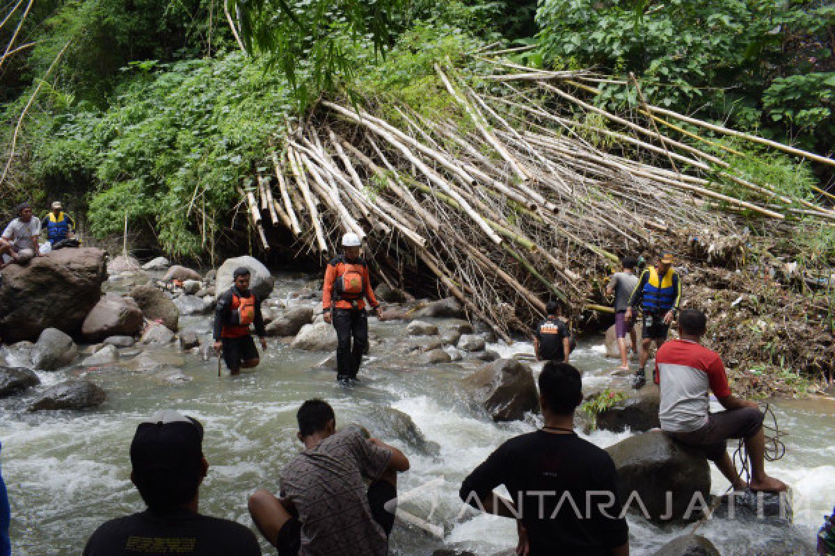 Pencarian Korban Banjir Magetan Terkendala Cuaca