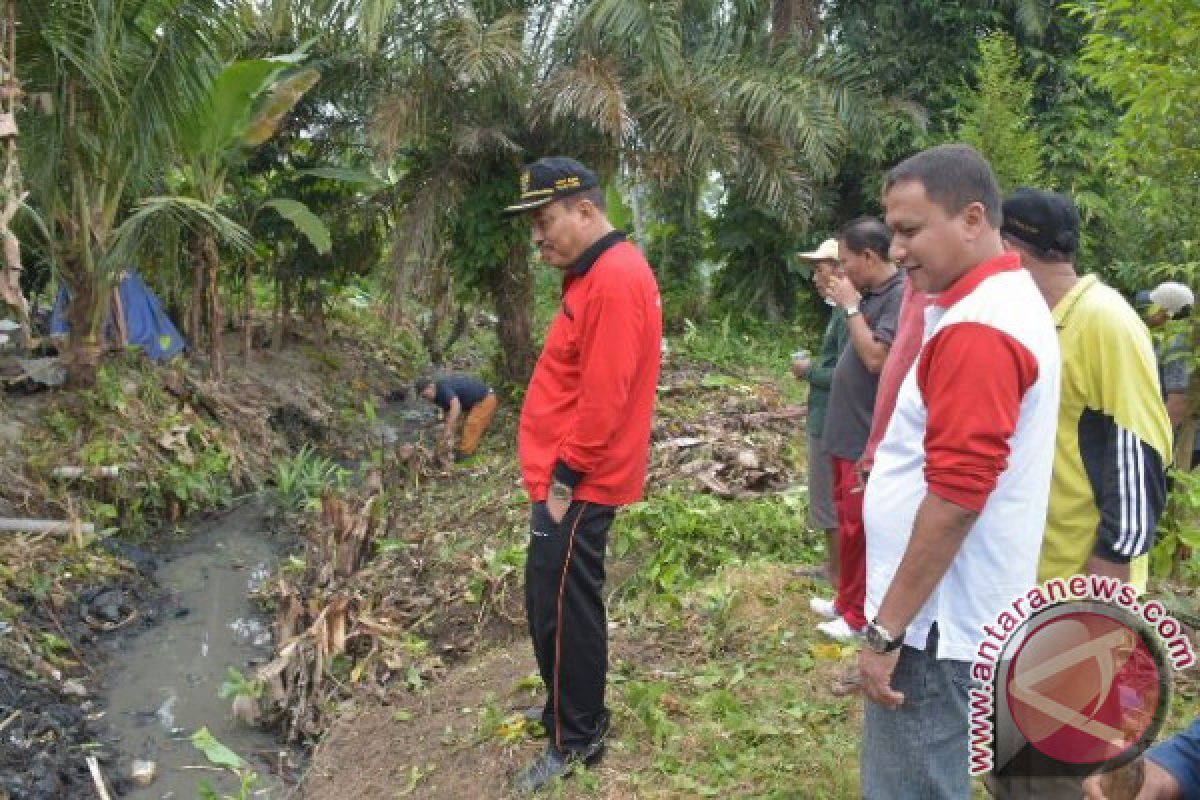 Gotong Royong di Tambangan Padang Hilir