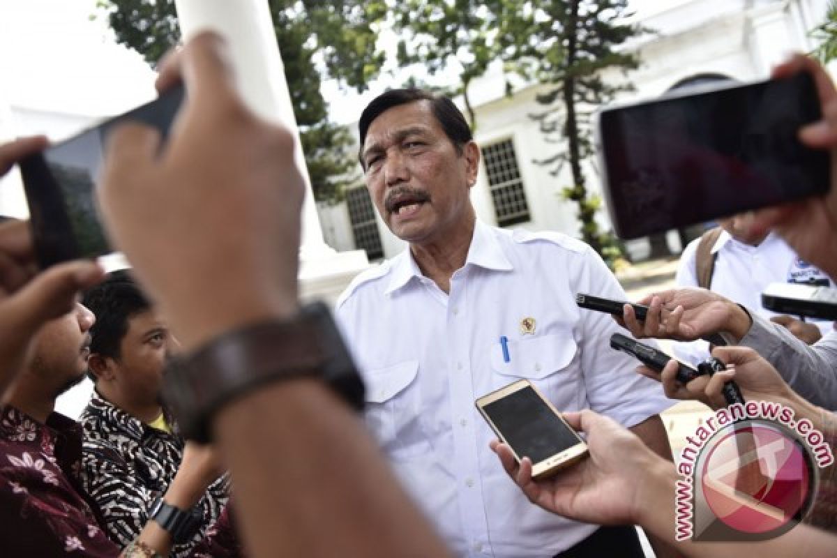 Luhut: dua tahun lagi tak boleh impor garam