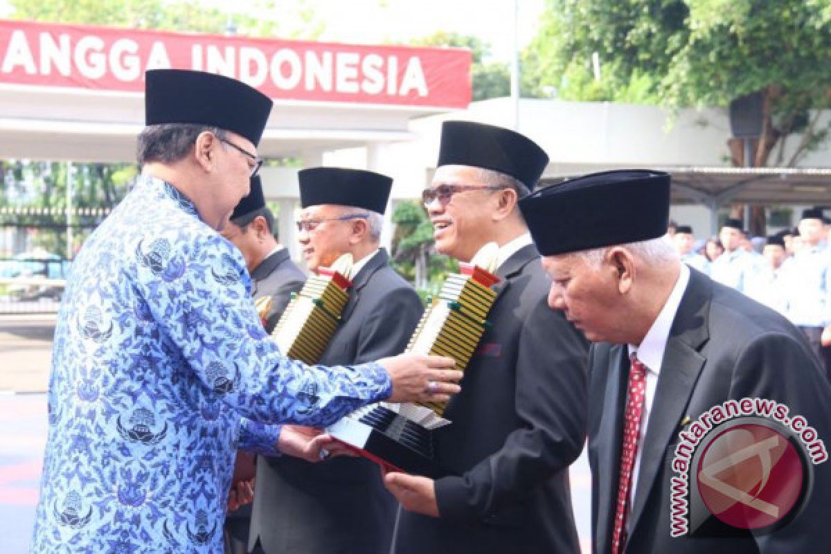  Syaharie Jaang Mendapat Apresiasi Atas  Diraihnya  Penghargaan 