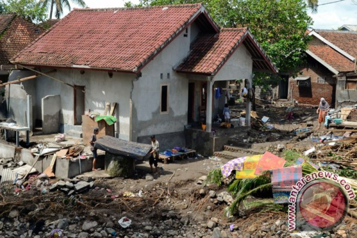 Korban banjir Sumbawa-NTB mendapat hibah tanah dari pemda