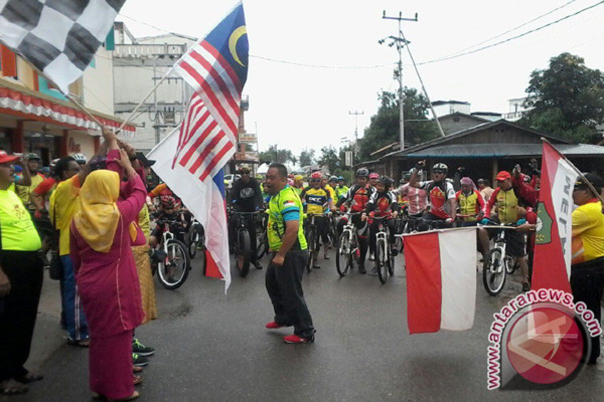 Pesepeda Singapura Malaysia Jelajahi Pulau Singkep 