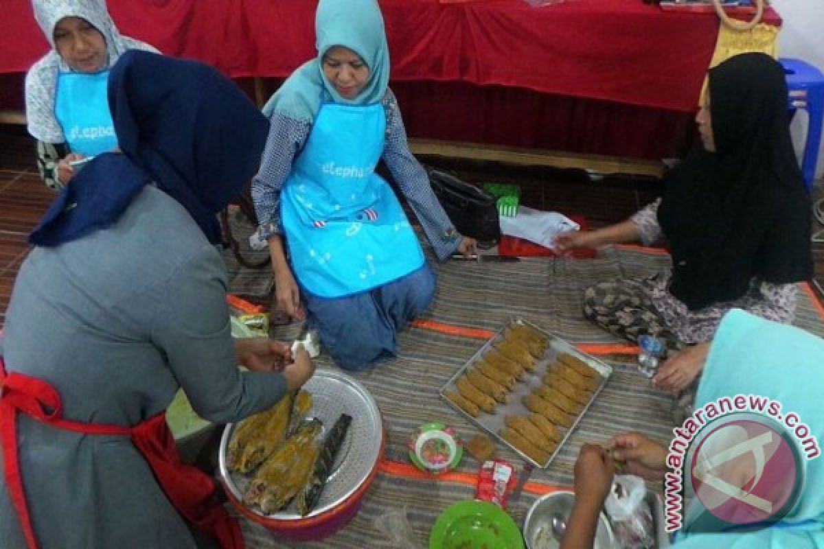 Anggota Organisasi Kewanitaan HSS Dilatih Kewirausahaan