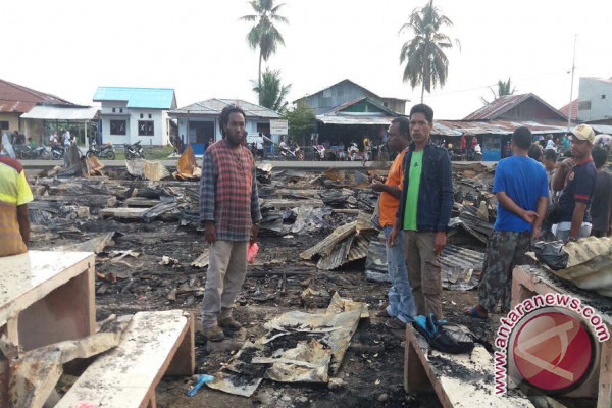 Pedagang pasar Soyar Teluk Wondama ingin segera berjualan