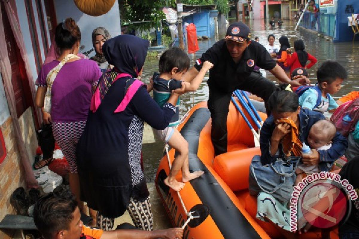 Banjir Ciketing Udik Bekasi mulai surut