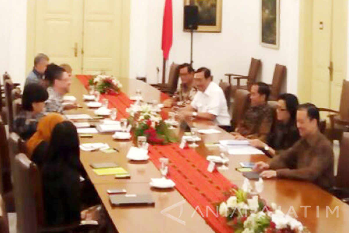 Di Istana Bogor Presiden Jokowi Temui Perwakilan Bank Dunia