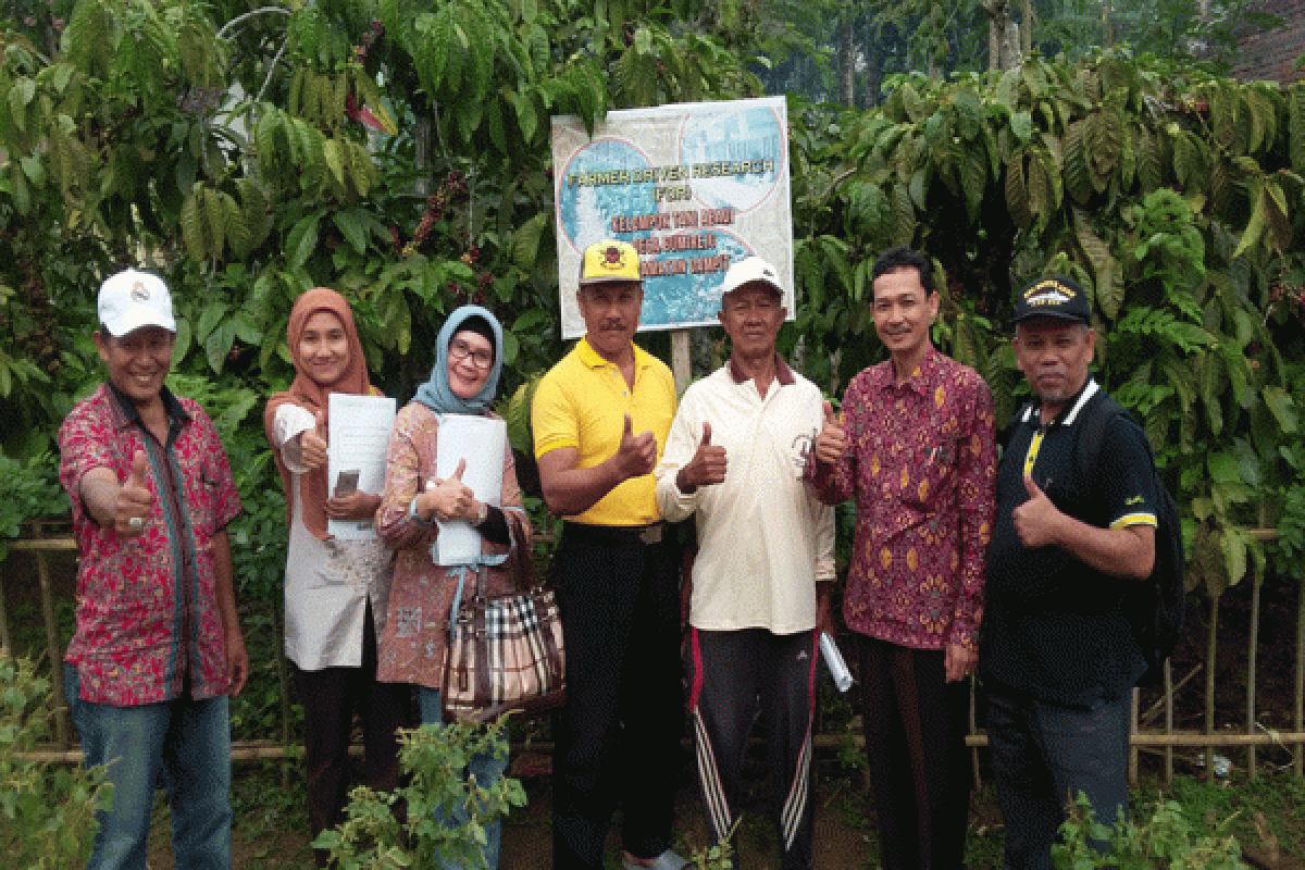 CARE IPB Inisiasi Model Pengembangan Komoditi Kopi, Bawang Merah Dan Padi  Di Kabupaten Malang