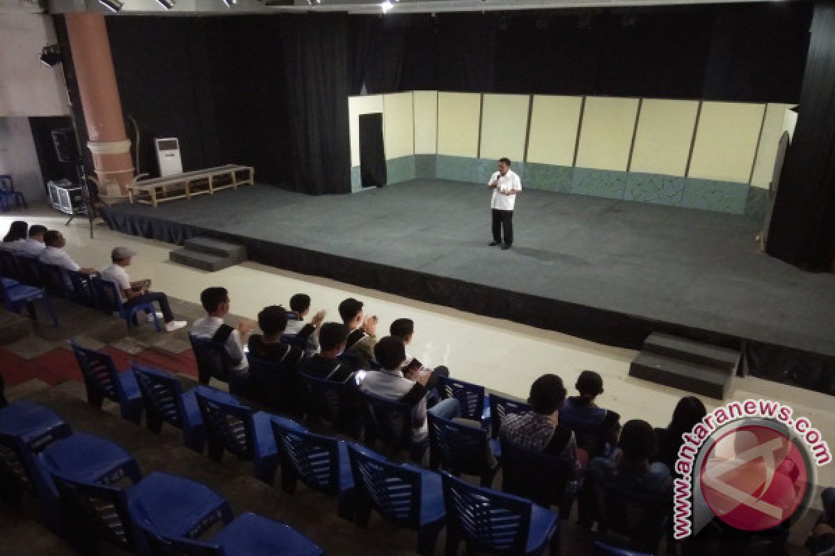 Mantiri Buka Festival Teater Remaja Se-Sulut