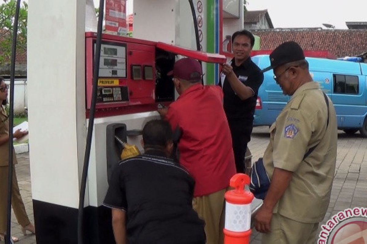 Polisi sidik dugaan kecurangan pengisian BBM di Denpasar
