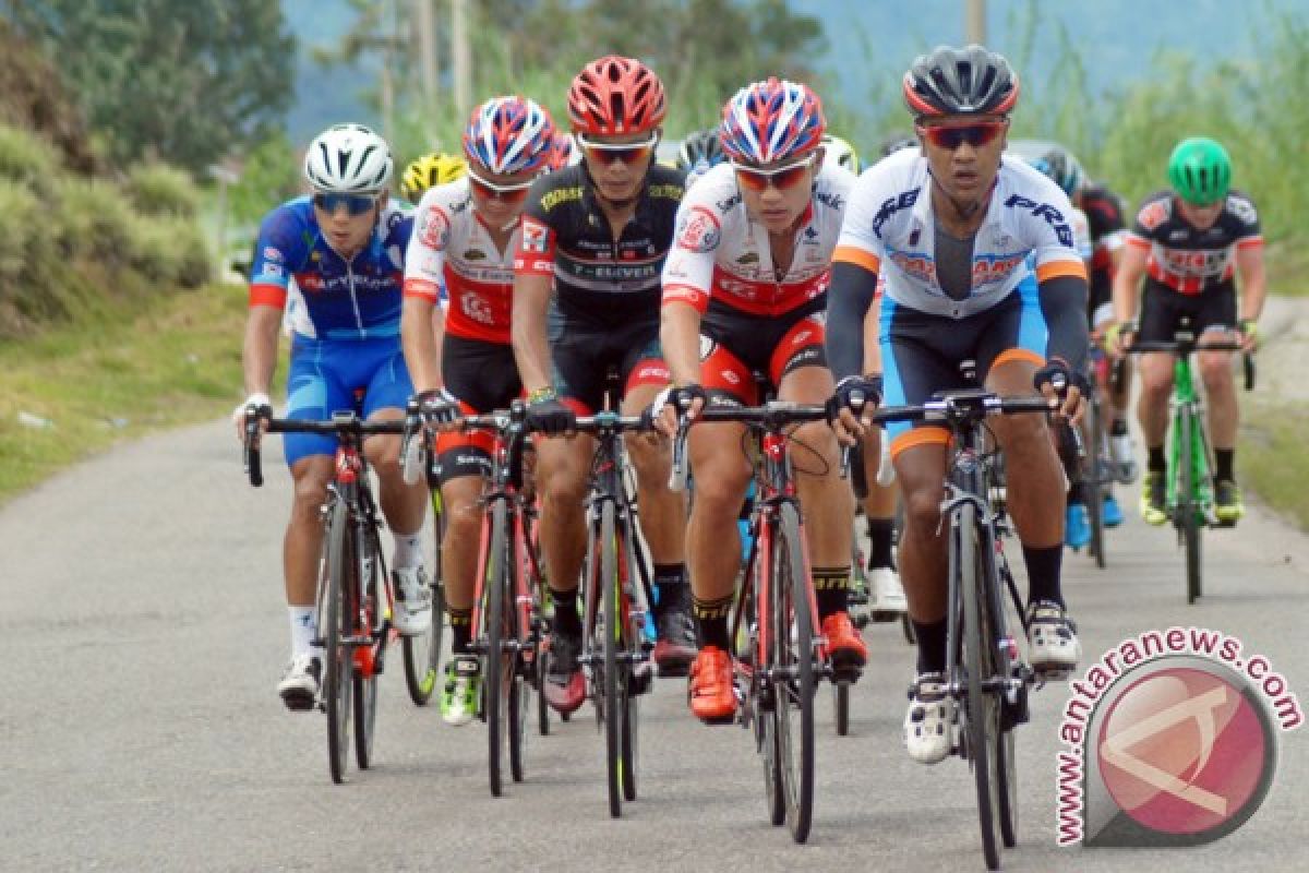 Pebalap Venezuela juarai etape terberat Tour Singkarak 2017