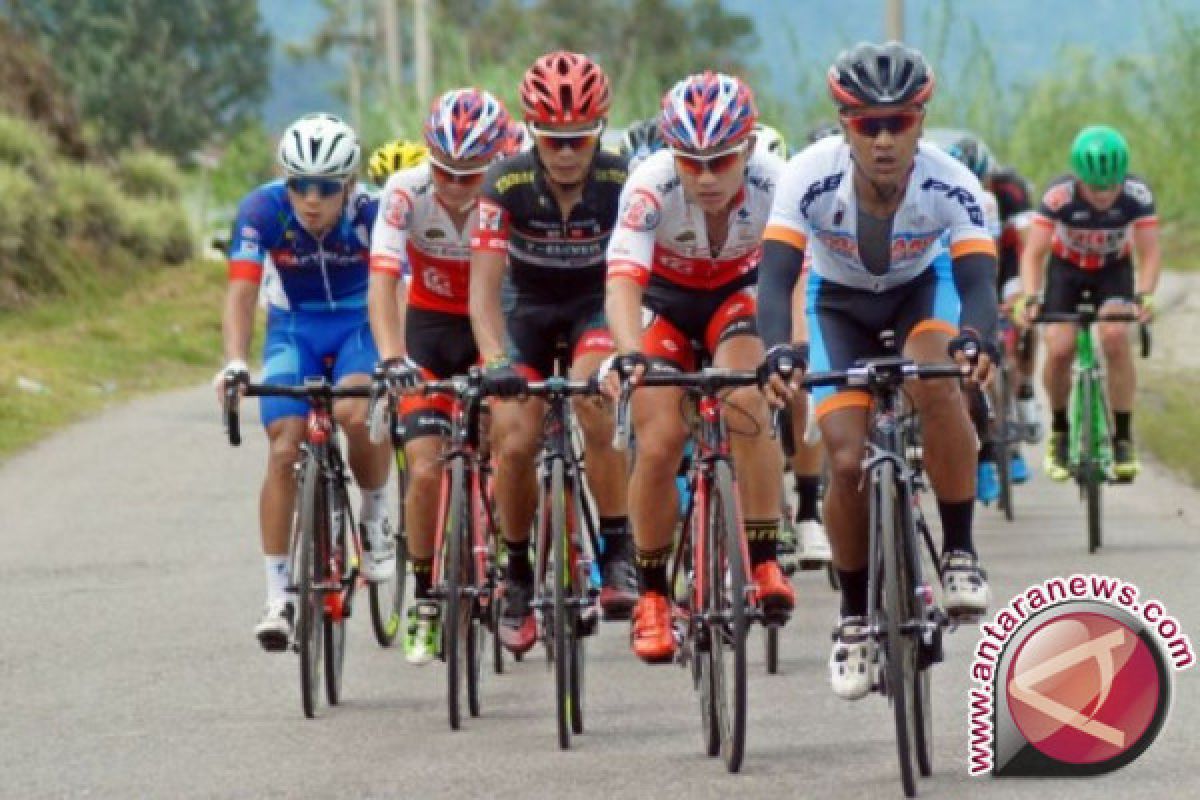 Pebalap Venezuela juarai etape terberat Tour Singkarak 2017