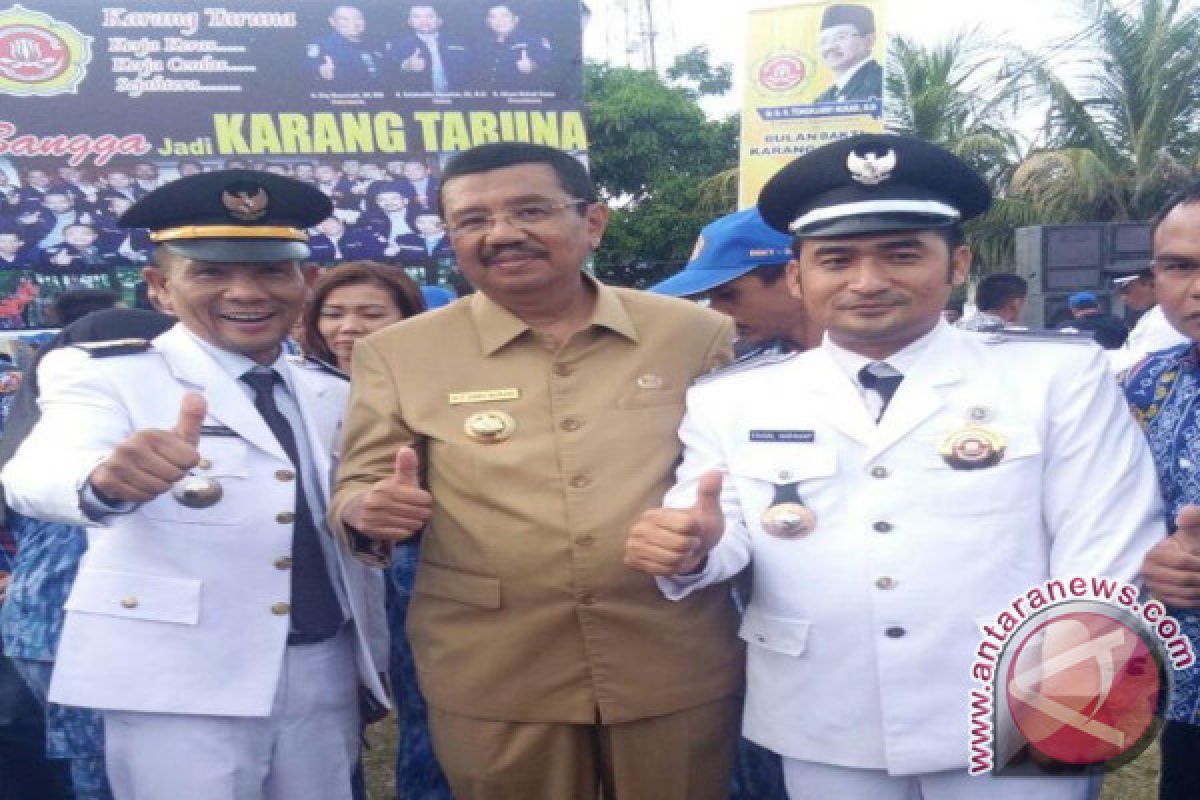 Lurah dan Kades Terima Penghargaan Dari Gubernur