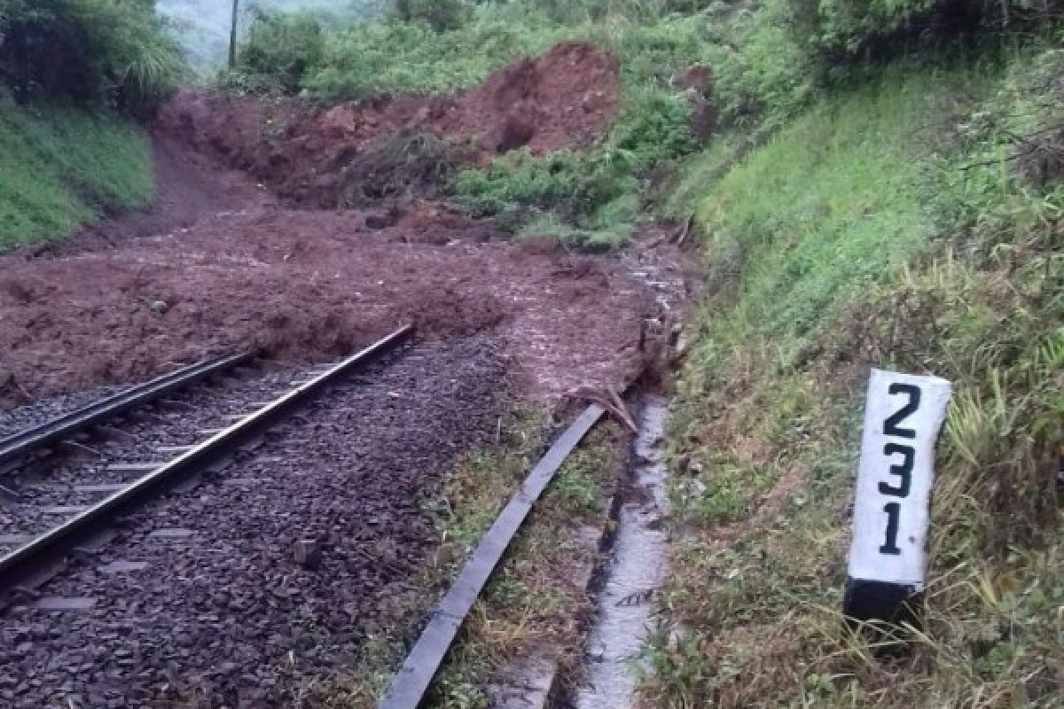 Longsor Gundih/Karangsono, sembilan kereta api harus memutar