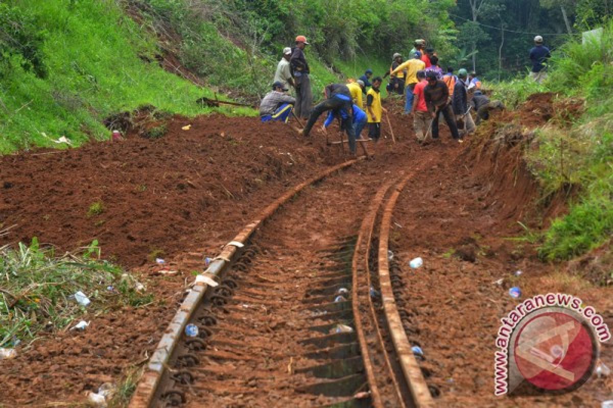 Rute selatan kereta api kembali normal