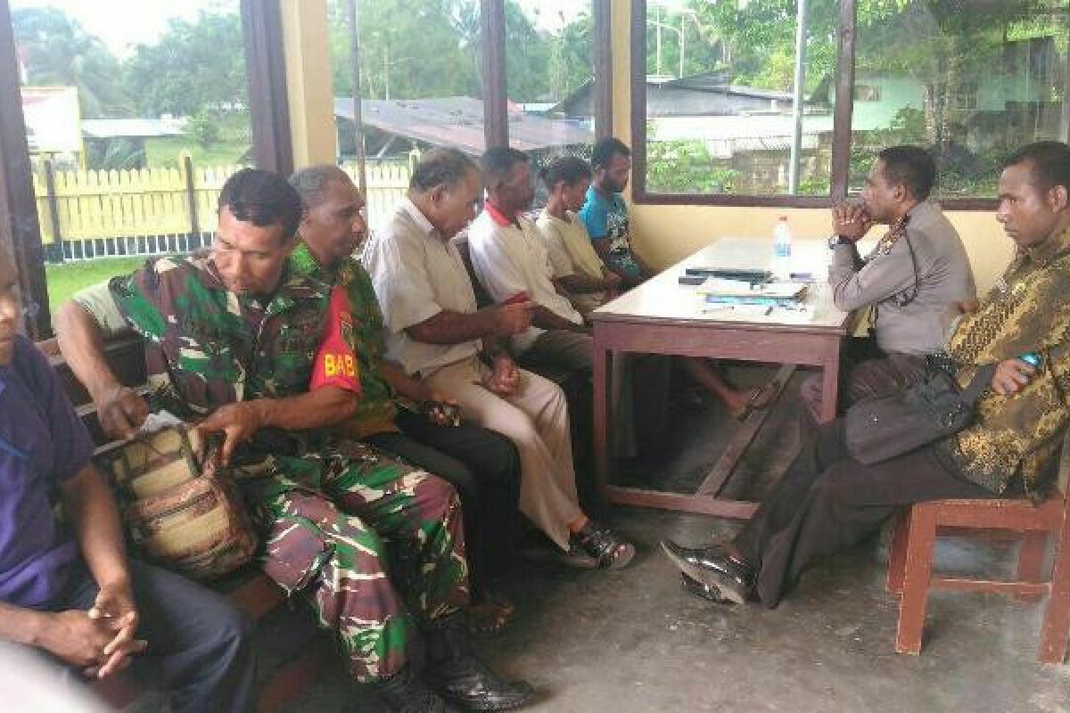 Babinsa dan Bhabinkamtibmas Biak mediasi selesaikan pertikaian warga