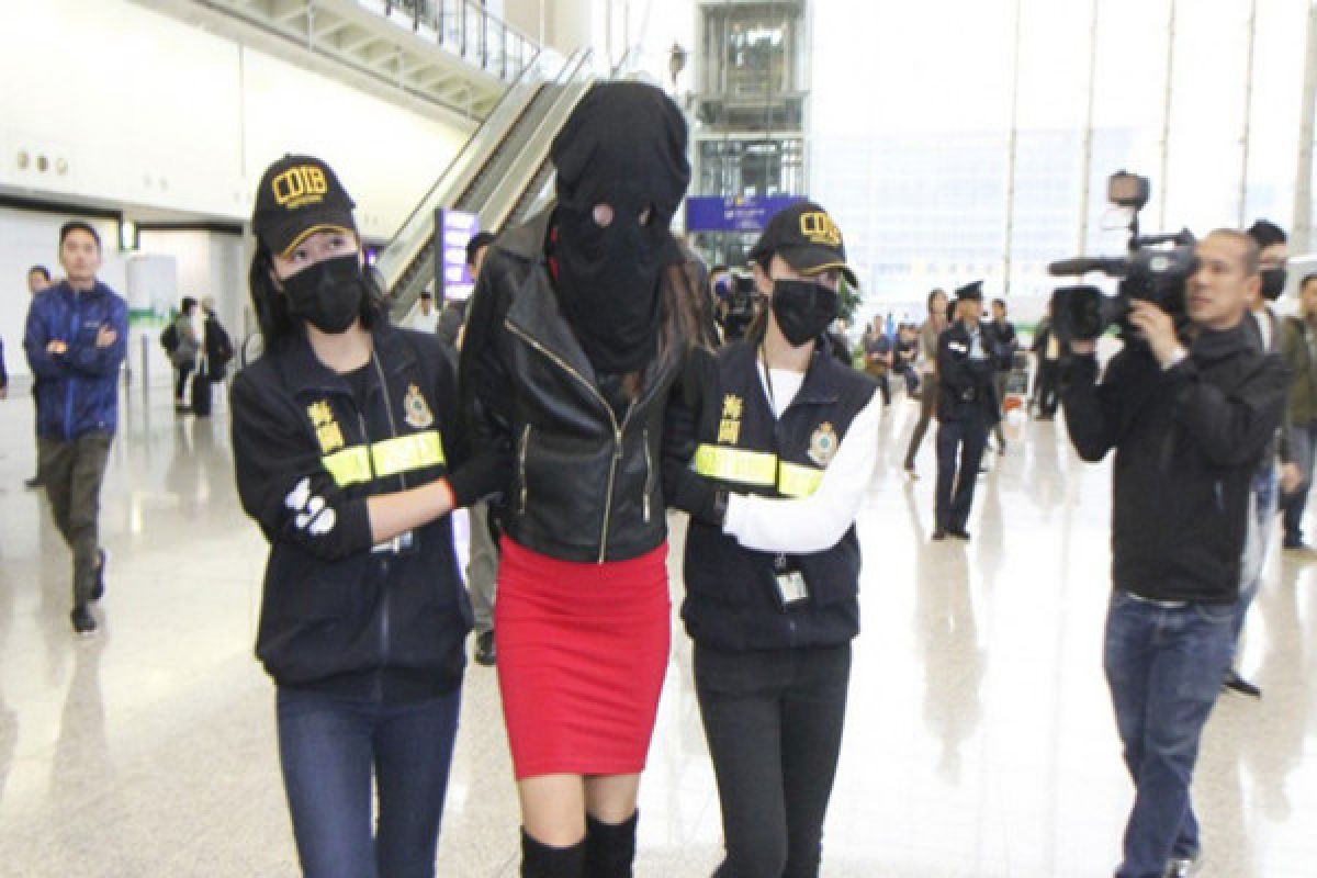 Model muda Yunani Ditangkap di Bandara Hong Kong