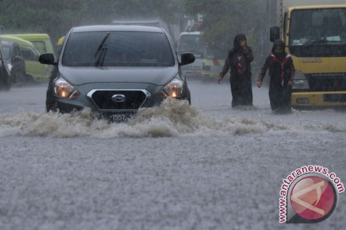 Beberapa bagian Surabaya kebanjiran