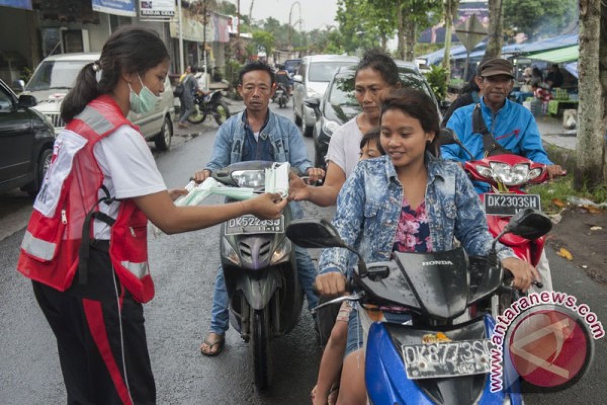 PMI Bali bagikan masker antisipasi debu vulkanik Gunung Agung