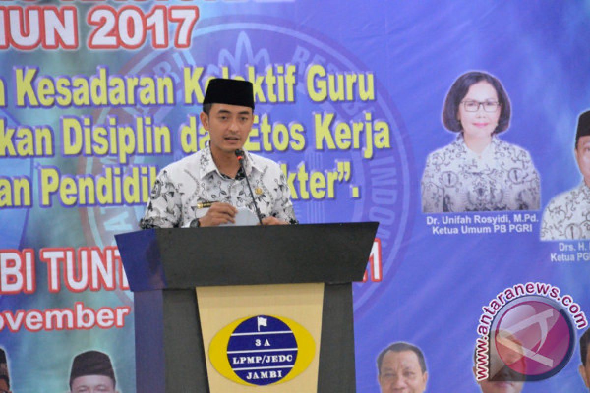 Pemprov Jambi Berencana Berikan Beasiswa Kepada Guru