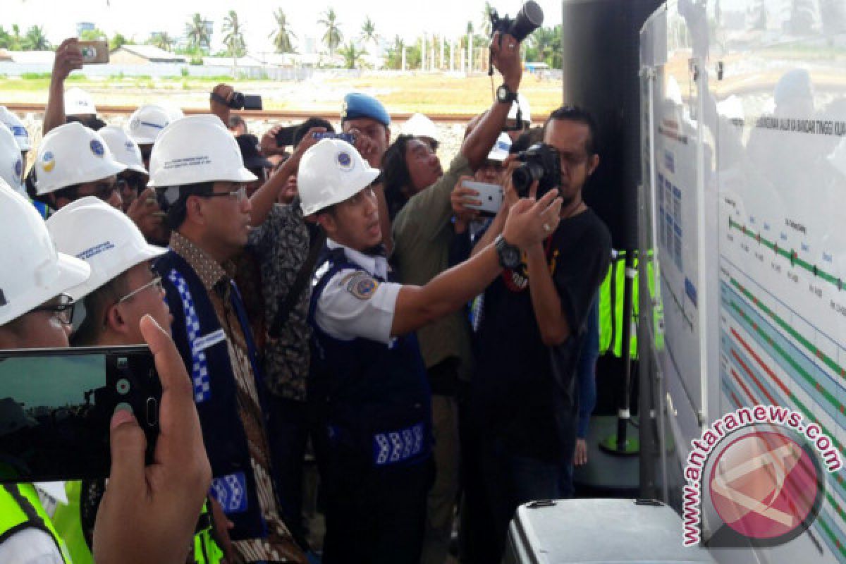 Menhub : Jalur Ka  Bandartinggi - Kualatanjung Beroperasi 2018