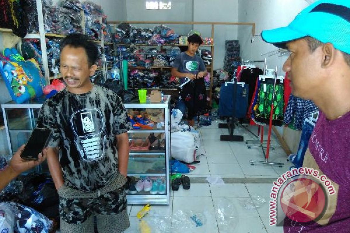 Menantang maut berdagang di Banti demi keluarga 