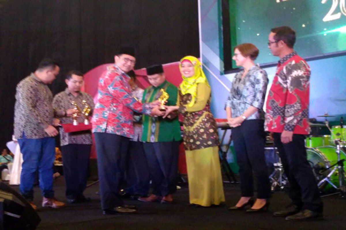 Bupati Lampung Timur Terima Penghargaan API