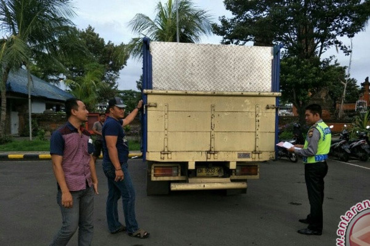 Polisi Sita Daging Ayam Empat Ton