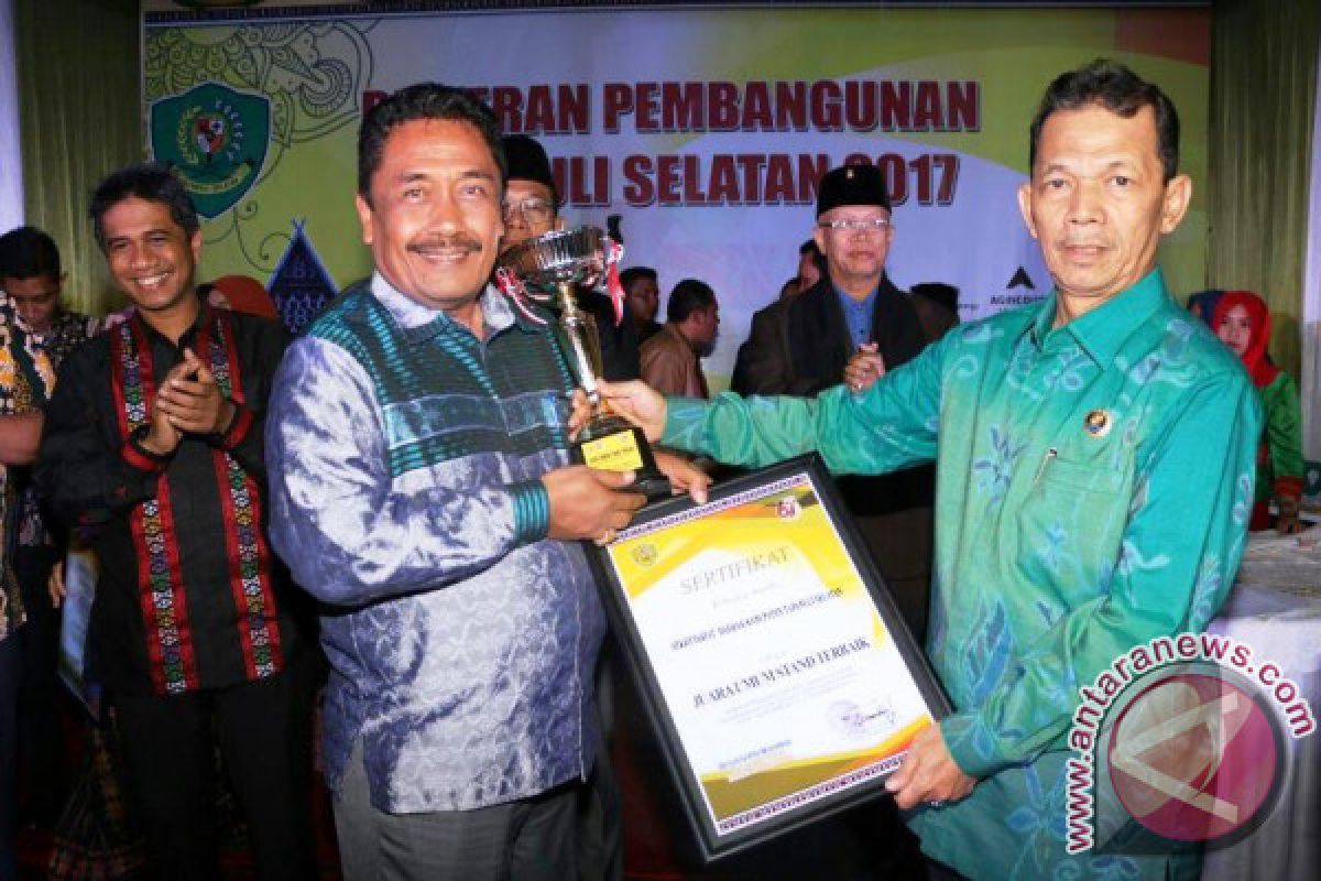 Stand Sekretariat Pemkab Tapsel Juara Umum 