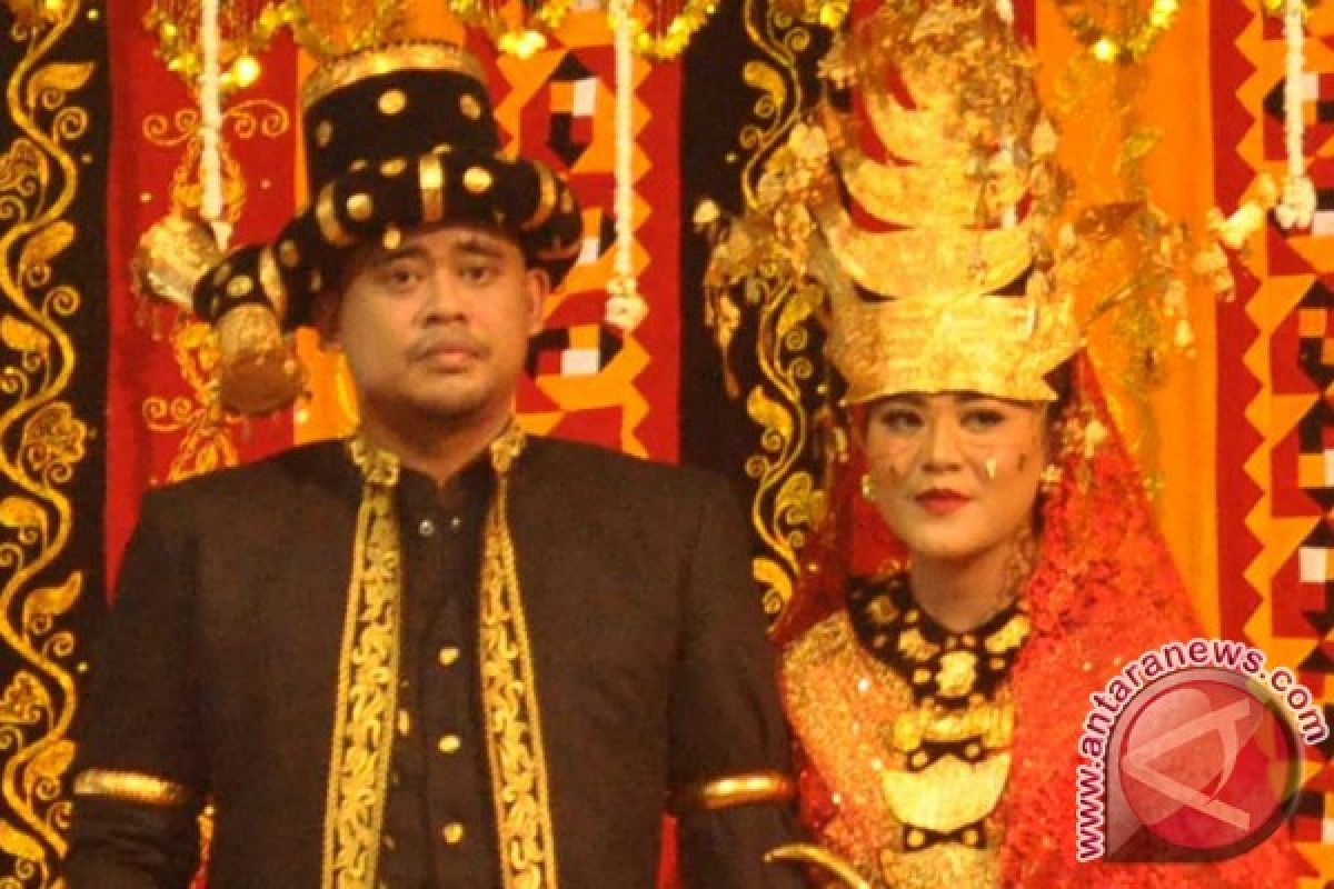 Kemarin, pesta adat Kahiyang-Bobby sampai Risma dapat kado dari warga eks Dolly