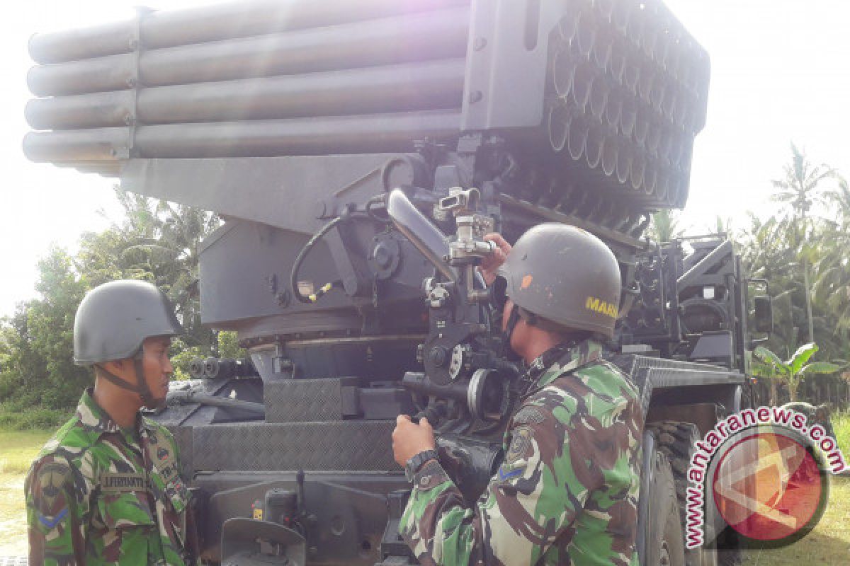 Batalyon II Marinir Tembak 52 Roket Di Singkawang 