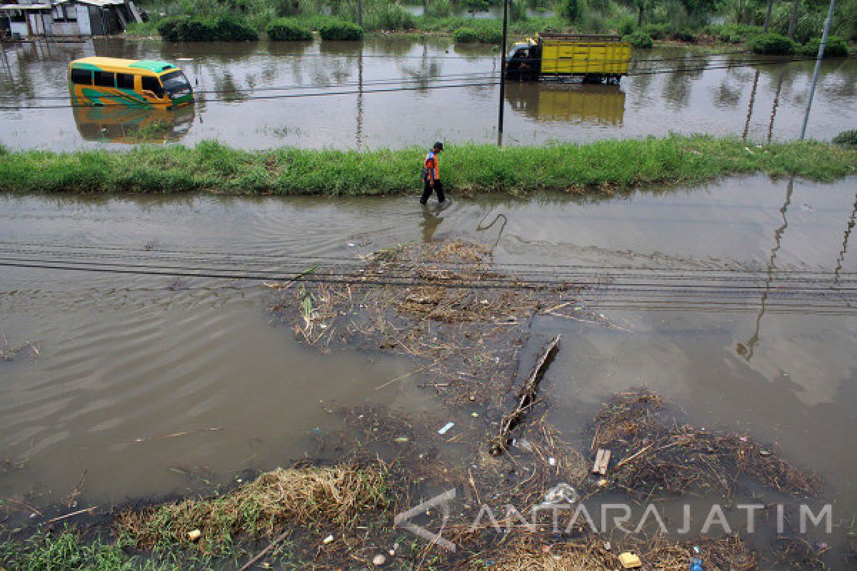 Daop Surabaya Percepat Normalisasi Jalur Rel Porong Yang Tergenang Banjir