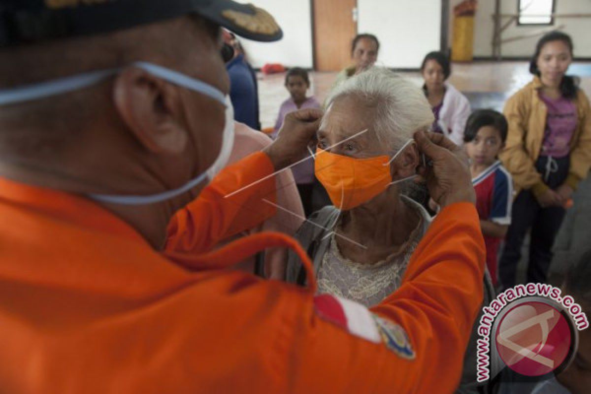 BPBD Bali Bagikan Masker Antisipasi Abu Vulkanik