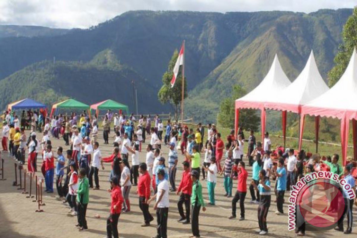 Pemkab Samosir Senam Bersama dan Tanam Pohon