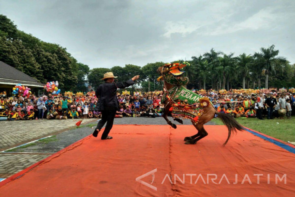 Lestarikan Budaya Lumajang Melalui Festival Jharan Kencak 