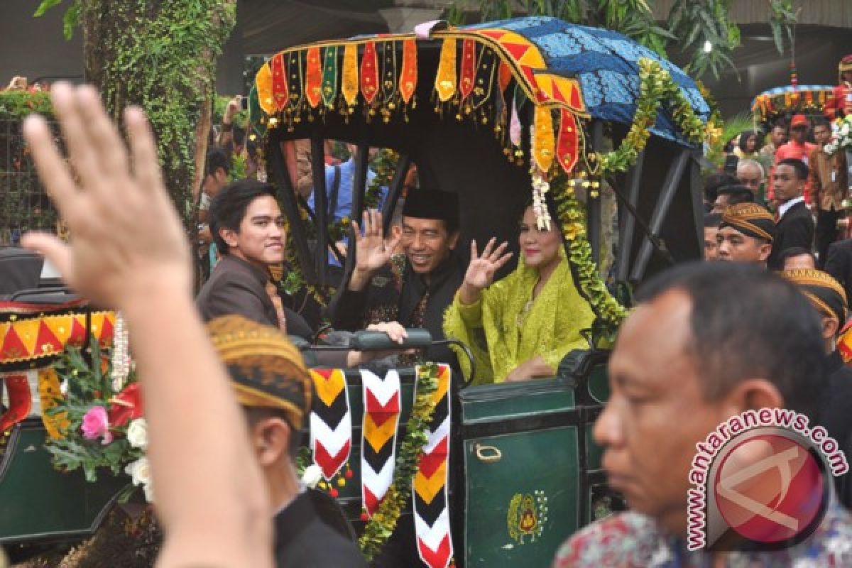 Presiden Jokowi sampaikan terima kasih usai resepsi Kahiyang-Bobby