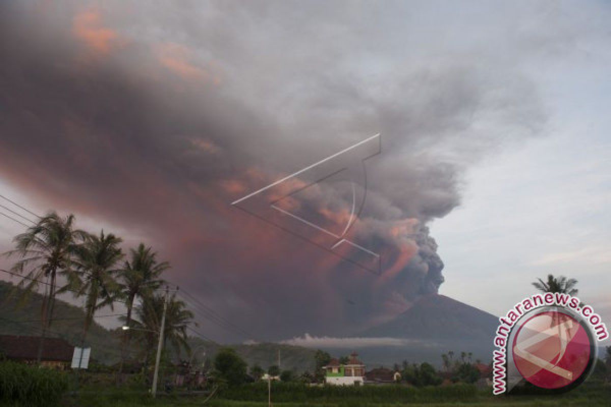 Akibat Debu vulkanis Gunung Agung Bandara Ngurah Rai Bali Tutup 